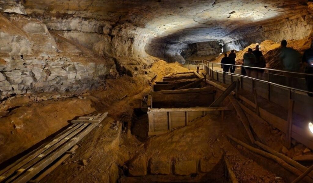 Saltpeter Mine Ruins in Mammoth Cave, Mammoth Cave National Park, Kentucky, USA                            
