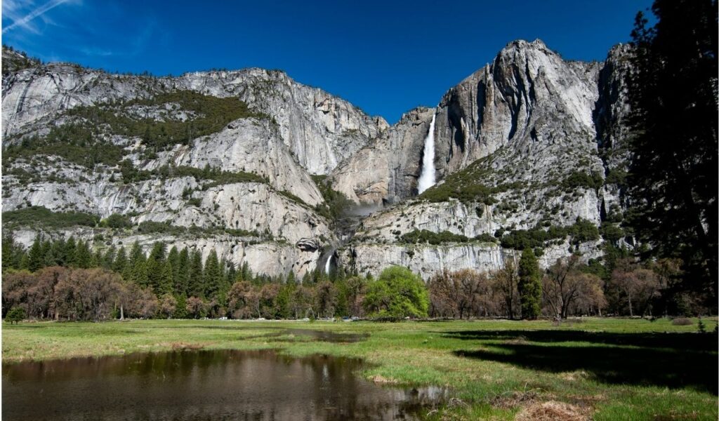 Yosemite Falls, California, Yosemite Valley, USA               